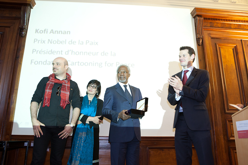 Iranian awarded cartoonists Hassan and Firoozeh, Kofi Annan and Pierre Maudet (Mayor of Geneva)