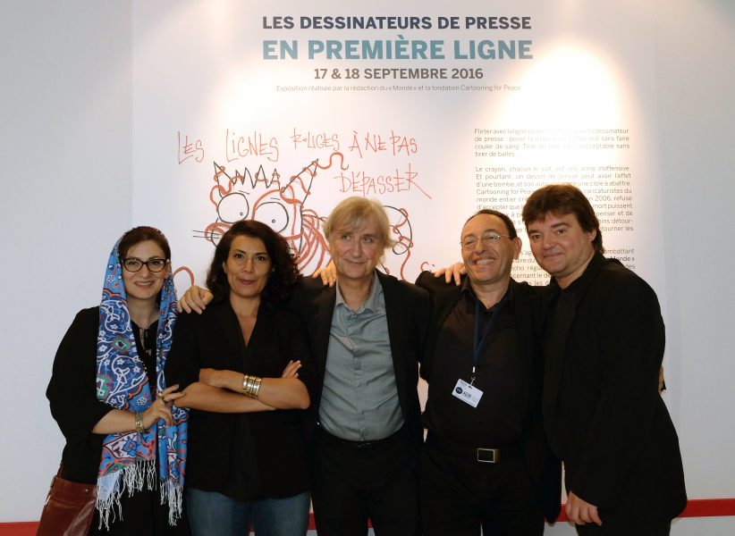 Exposition « les dessinateurs de presse en première ligne » au Monde Festival – Firoozeh (Iran), Willis from Tunis (Tunisie / Tunisia), Plantu (France), Kichka (Israel), Mykaïa (France)