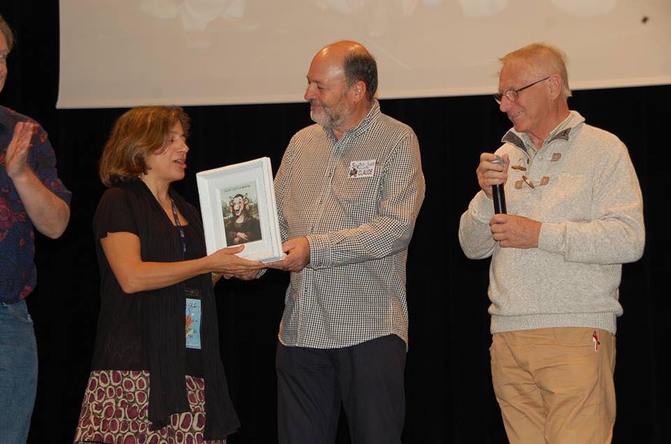 Remise du « Crayon de porcelaine » à Cartooning for Peace