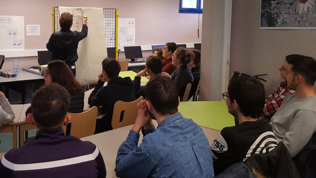 Mykaïa meets high school students in Auxerre around “Cartooning for ...