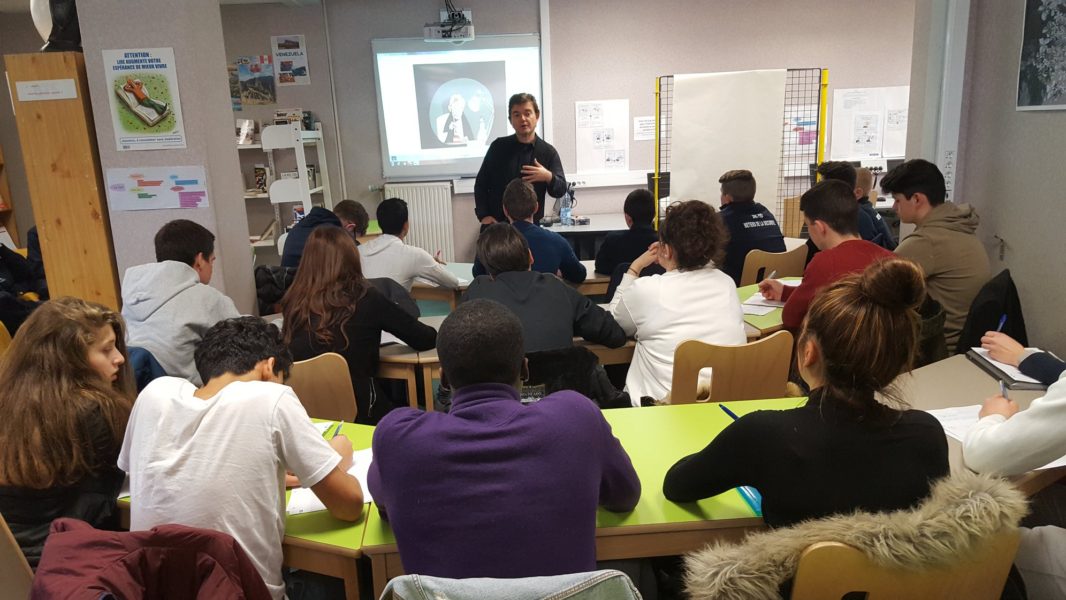 Mykaïa meets high school students in Auxerre around “Cartooning for ...