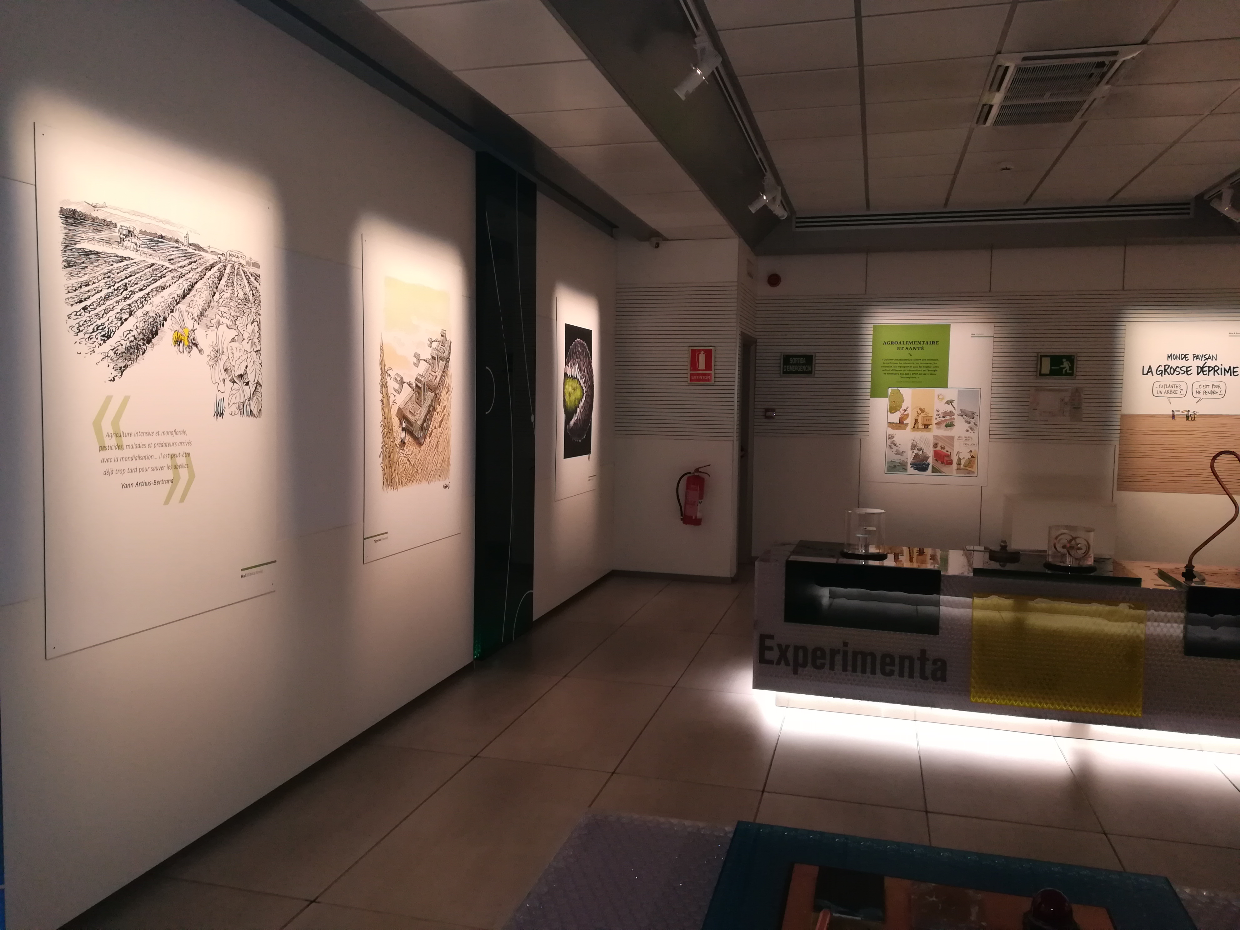 Vue of the exhibition « It’s getting warmer for the planet! » at musée MW de l’électricité de FEDACULTURA