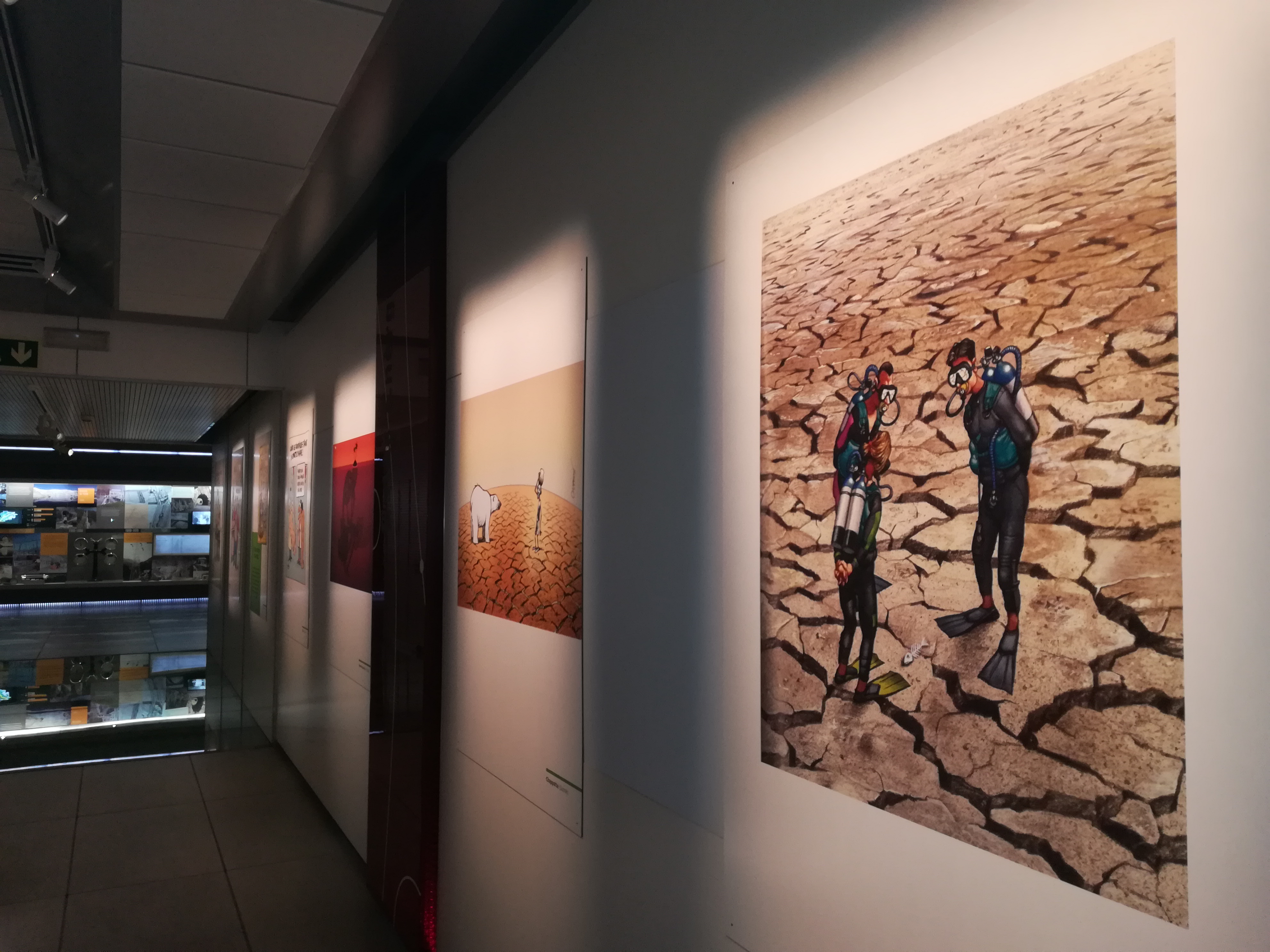 Vue of the exhibition “It’s getting warmer for the planet!” at musée MW de l’électricité de FEDACULTURA