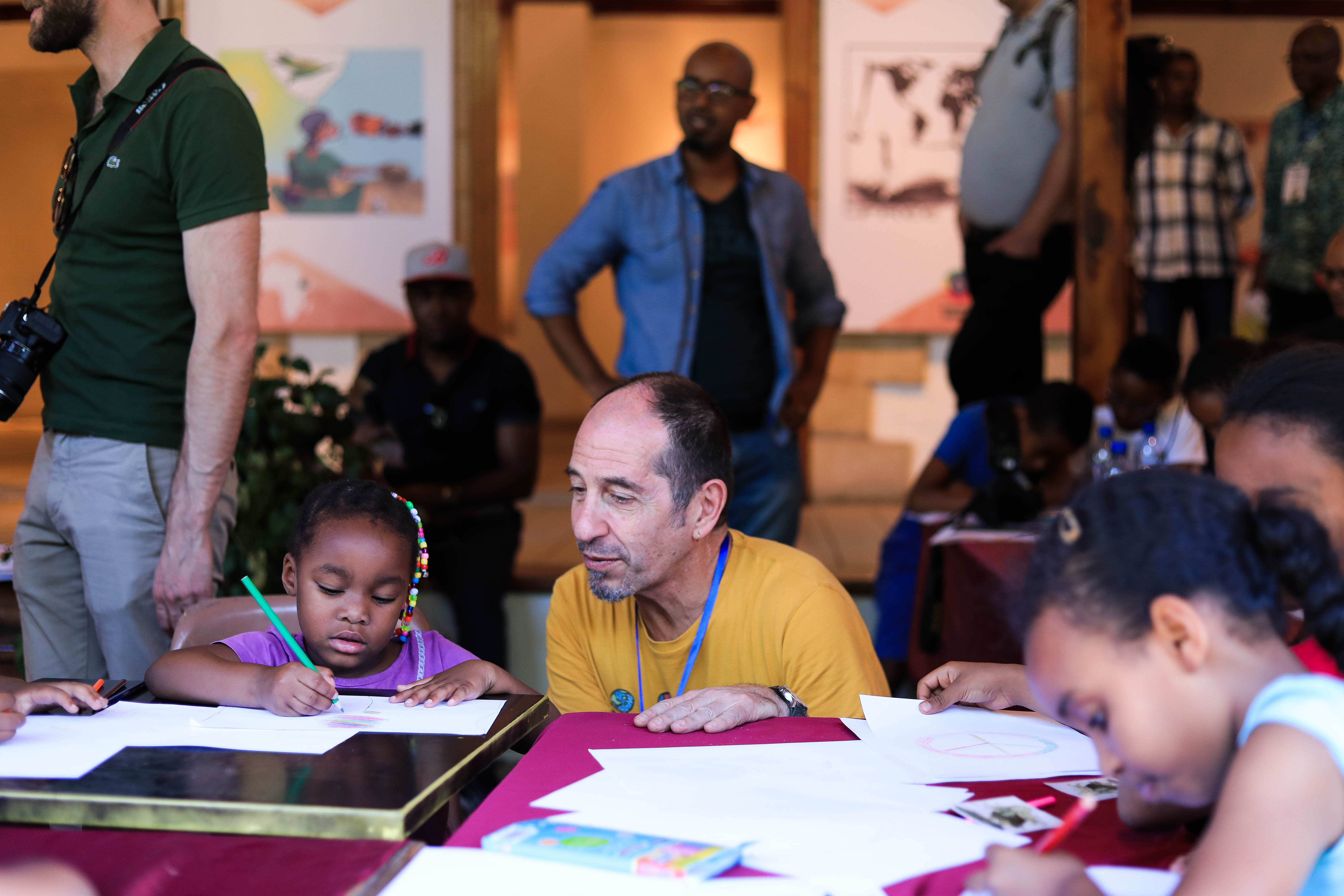 Pedagogical workshop at the alliance ethio-française with press cartoonist Zapiro (South Africa) – photo : MEKBIB TADESSE