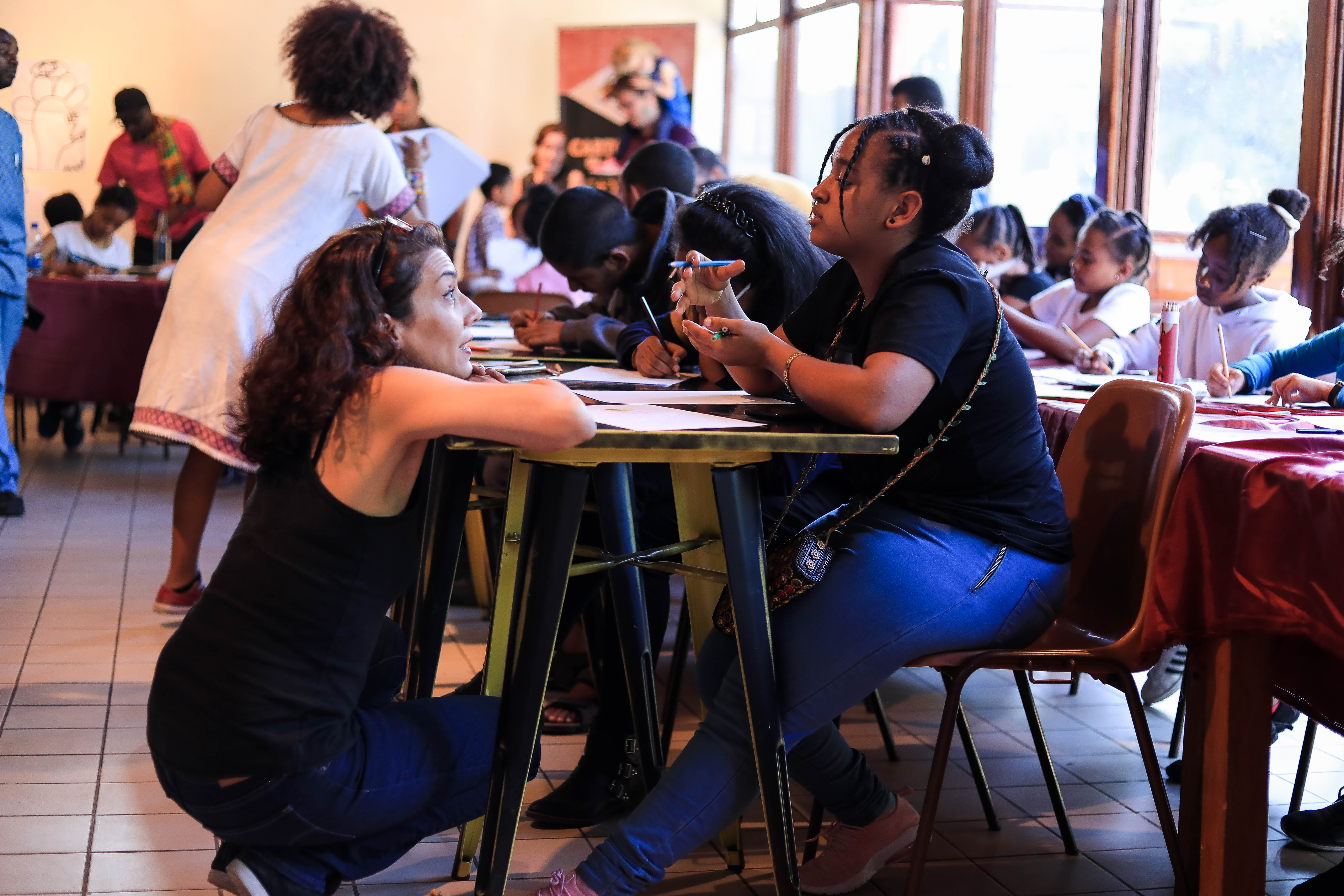 Pedagogical workshop at the alliance ethio-française with press cartoonist Willis from Tunis (Tunisia) – photo : MEKBIB TADESSE