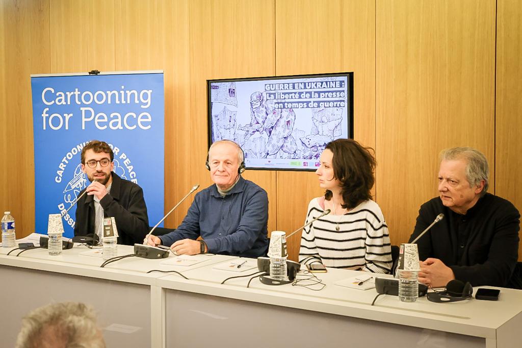 Jérémie Peltier, Vladimir Kazanevsky, Elena Volochine et Pierre Haski ©Fondation Jean Jaurès