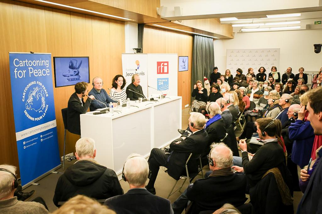 Jérémie Peltier, Vladimir Kazanevsky, Elena Volochine et Pierre Haski ©Fondation Jean Jaurès