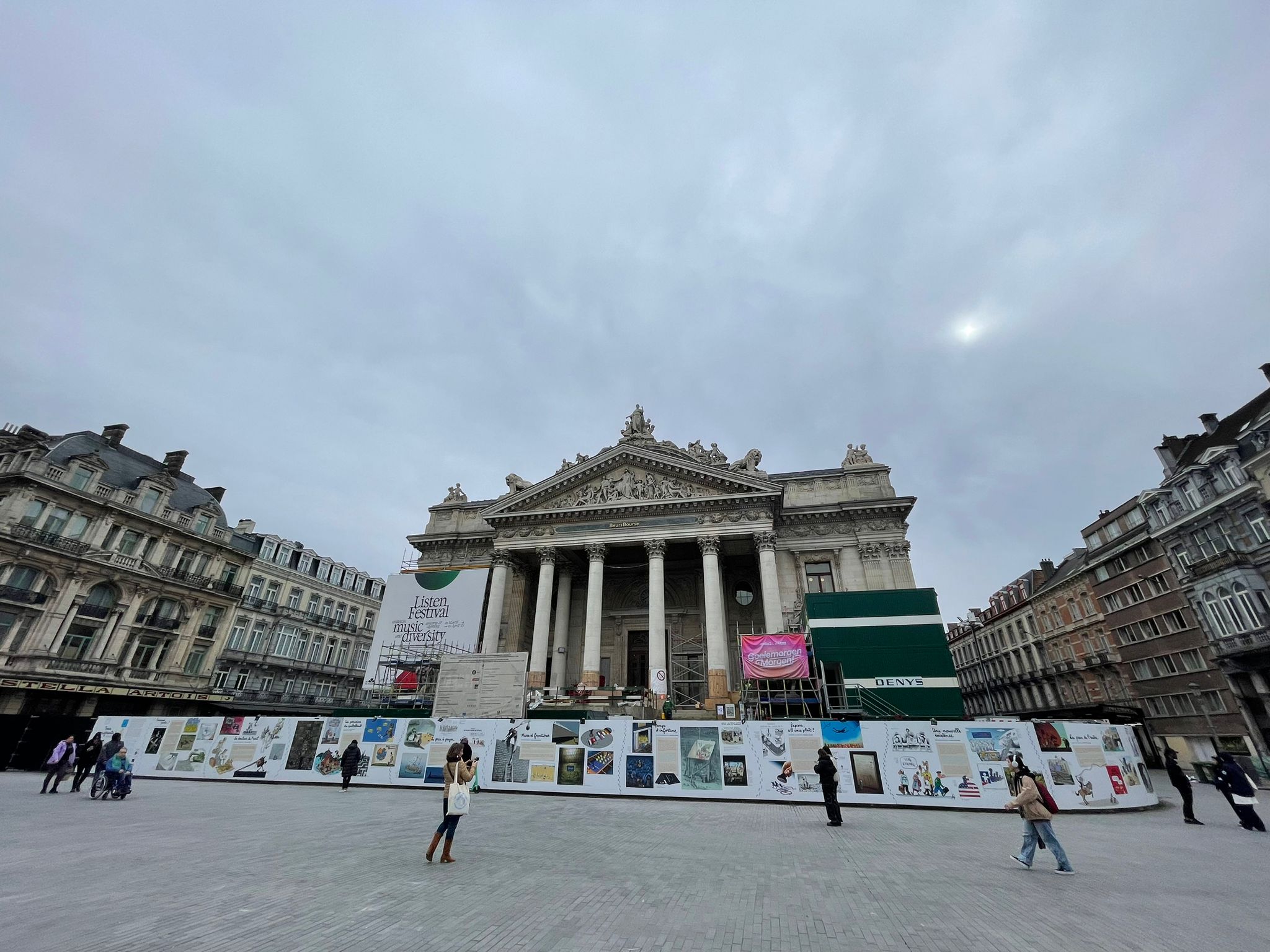 “All migrants!” at the Bourse of Brussels