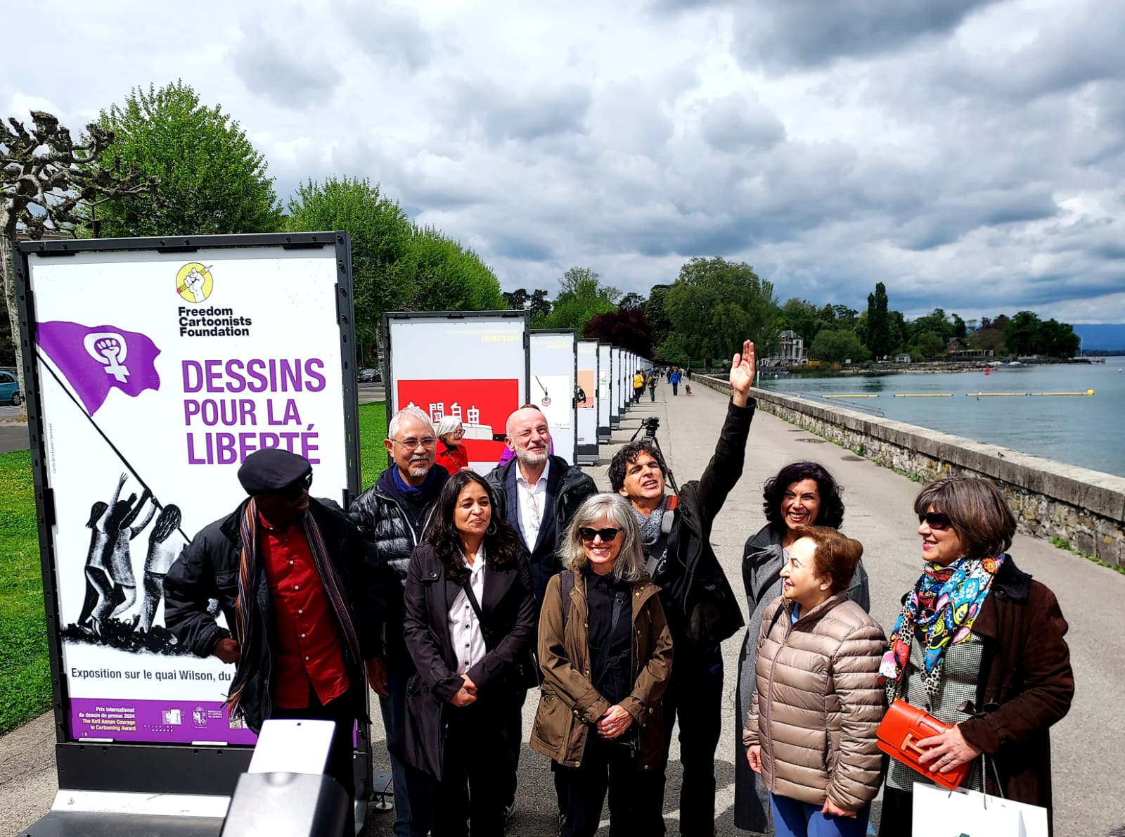 Les lauréats et les participants à la cérémonie lors de l’ouverture de l’exposition, le 3 mai à Genève