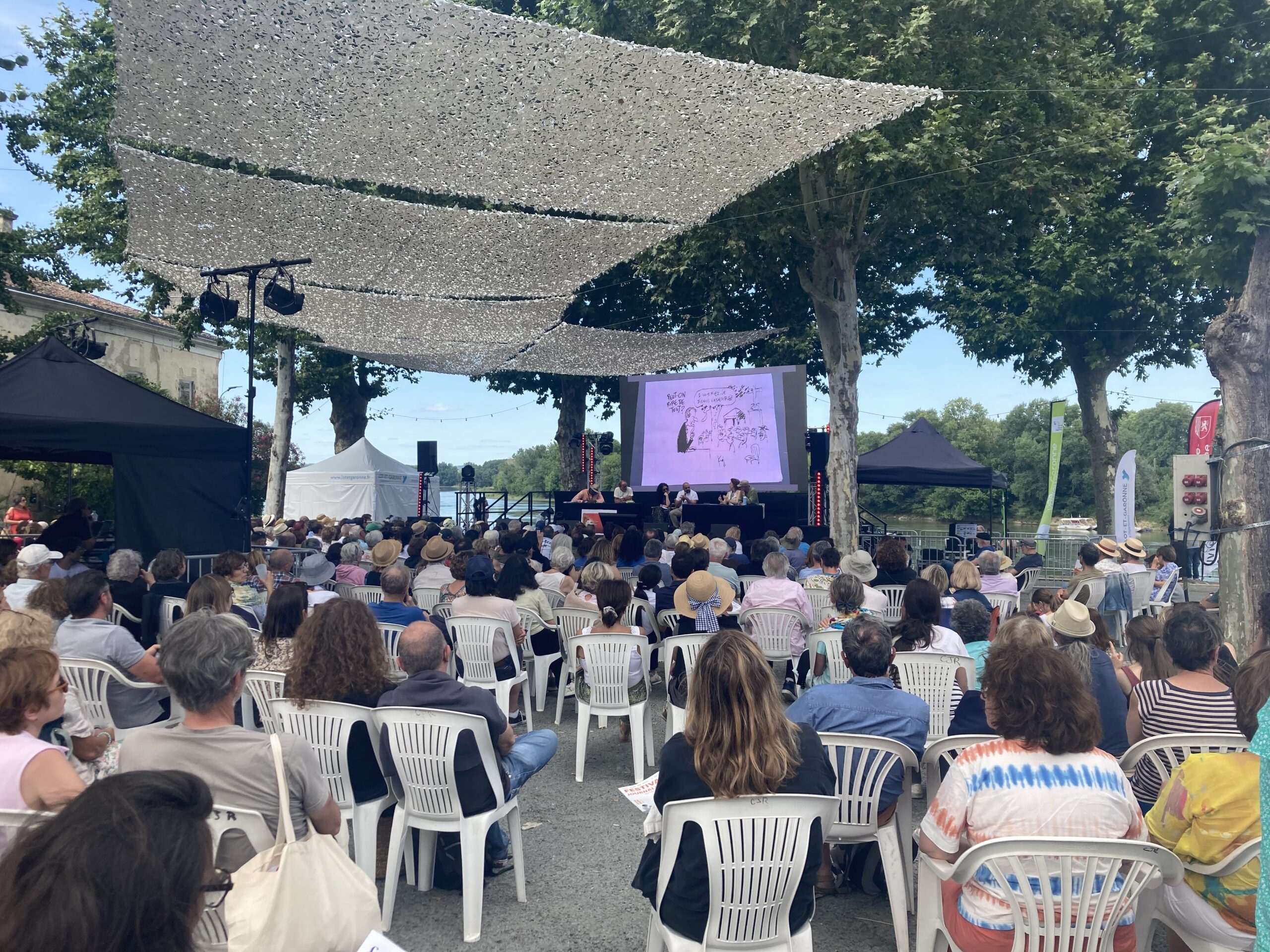 Table-ronde « Peut-on rire et dessiner de tout ? » avec du dessin en direct
