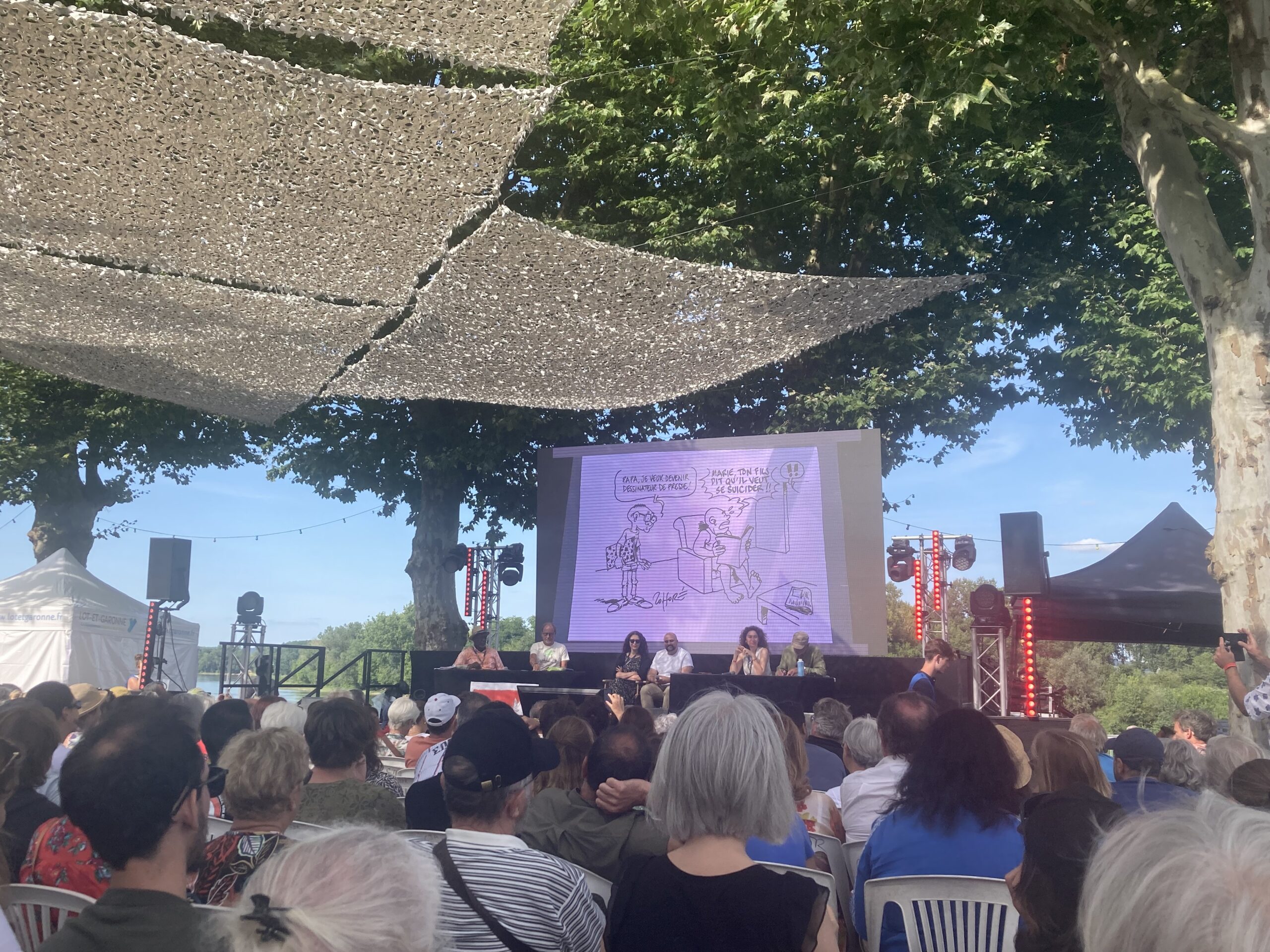Table-ronde « Peut-on rire et dessiner de tout ? » avec du dessin en direct