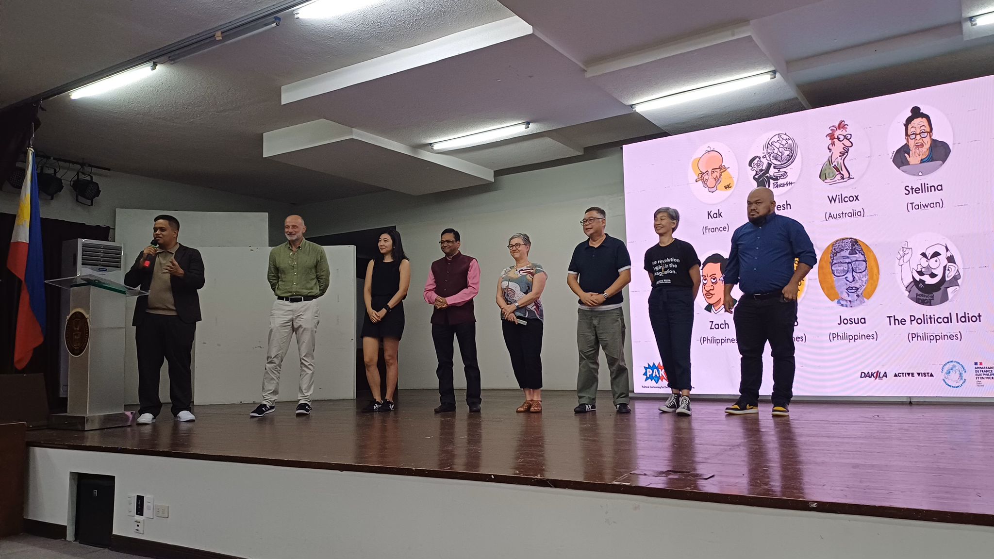 Zach, Kak, Stellina, Paresh, Cathy Wilcox, Josua, StephB et The Political Idiot à l’atelier de Cebu (Université des Philippines-Cebu)
