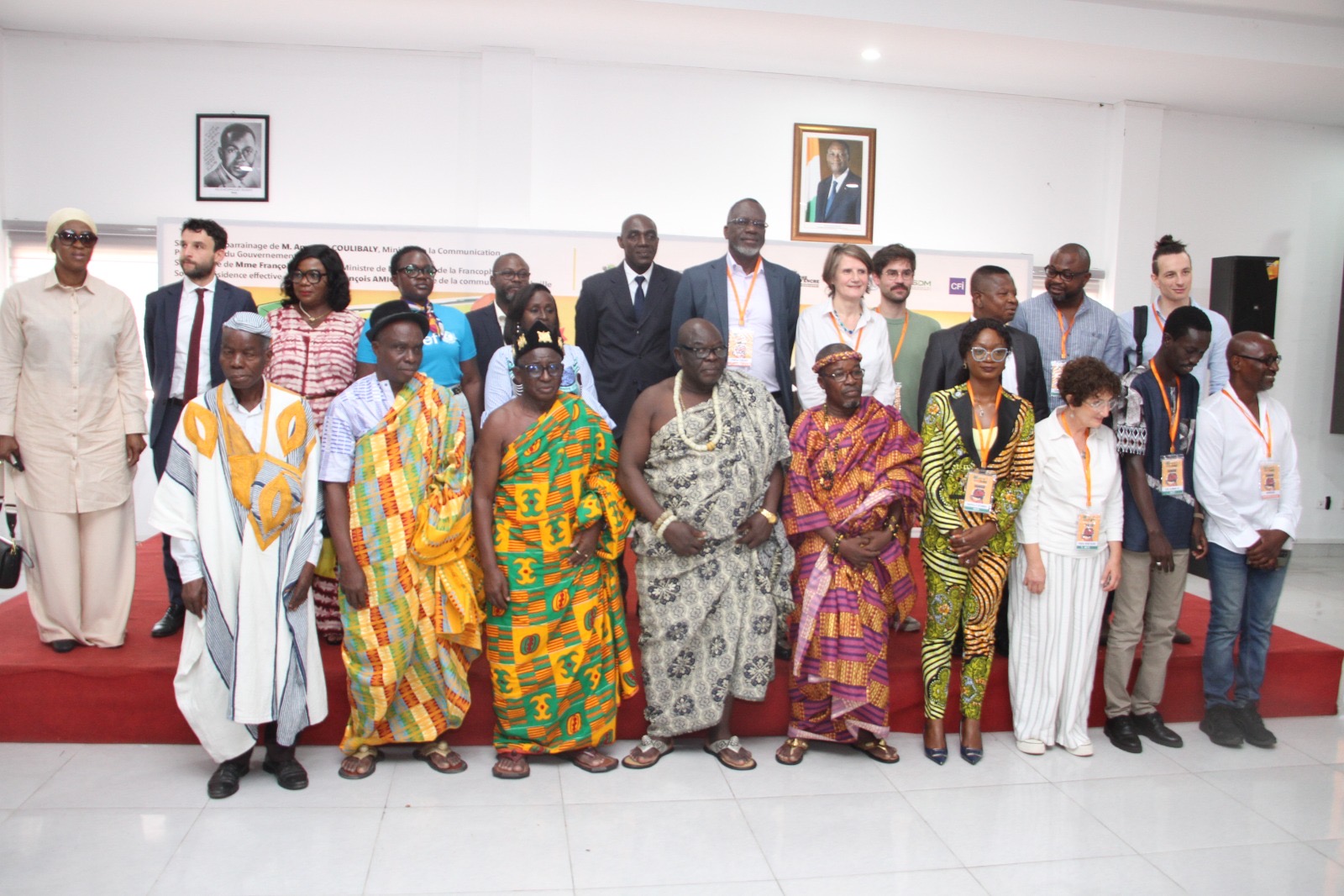 Lassane Zohoré, les dessinateurs et fact-checkers invités, l’Ambassade de France en Côté d’Ivoire, la Mairie et les Chefs de Treichville