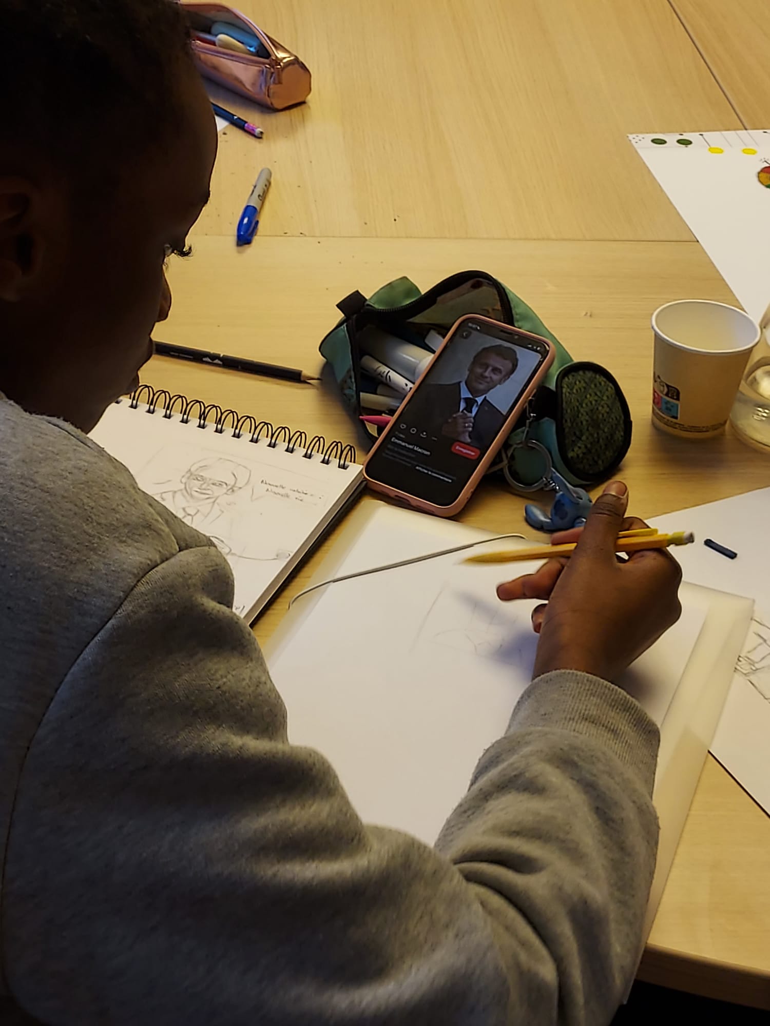 Atelier pédagogique autour de l’outil pédagogique « Intelligence artificielle, Droits devant ! Dessins de presse et citoyenneté »